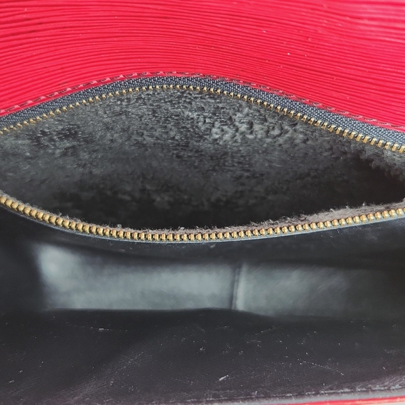 Louis Vuitton Epi Saint Cloud GM Red Crossbody Shoulder Bag Authentic - Picture 14 of 16